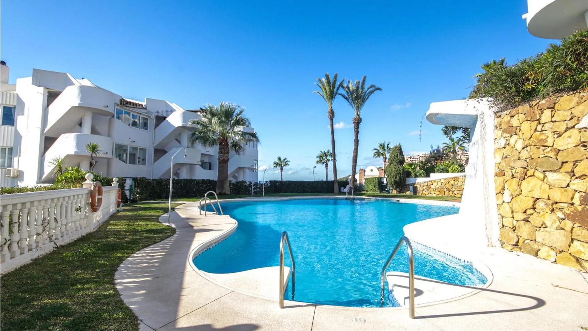 Gorgeous Apartment In Mijas With Kitchen 0*,
